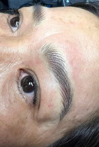 مزایای میکروبلیدینگ برای پرپشت نشان دادن ابرو