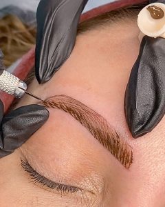 روش میکروبلیدینگ برای هاشور ابرو و طراحی نیمه دائمی